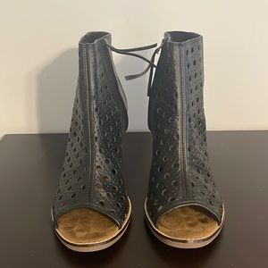 TOMS Majorca basket weave open toe booties sz9